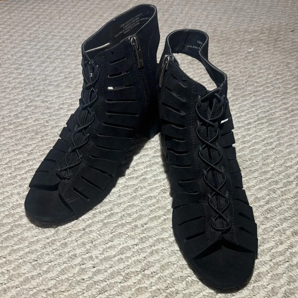 Madeline Black Women's Sandals suede Size 10M Day and Night